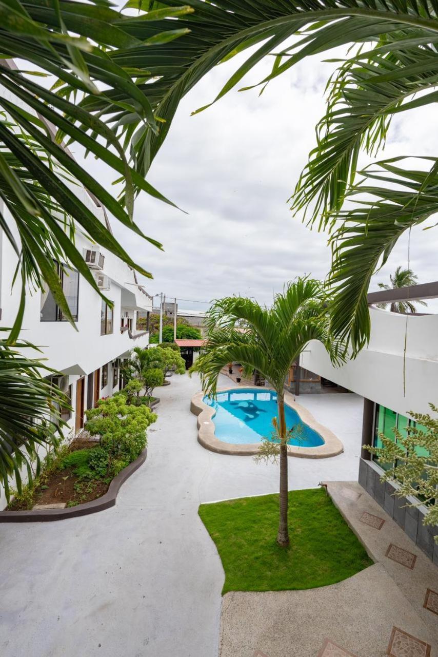 Hotel Pelican Bay Puerto Ayora  Exterior photo